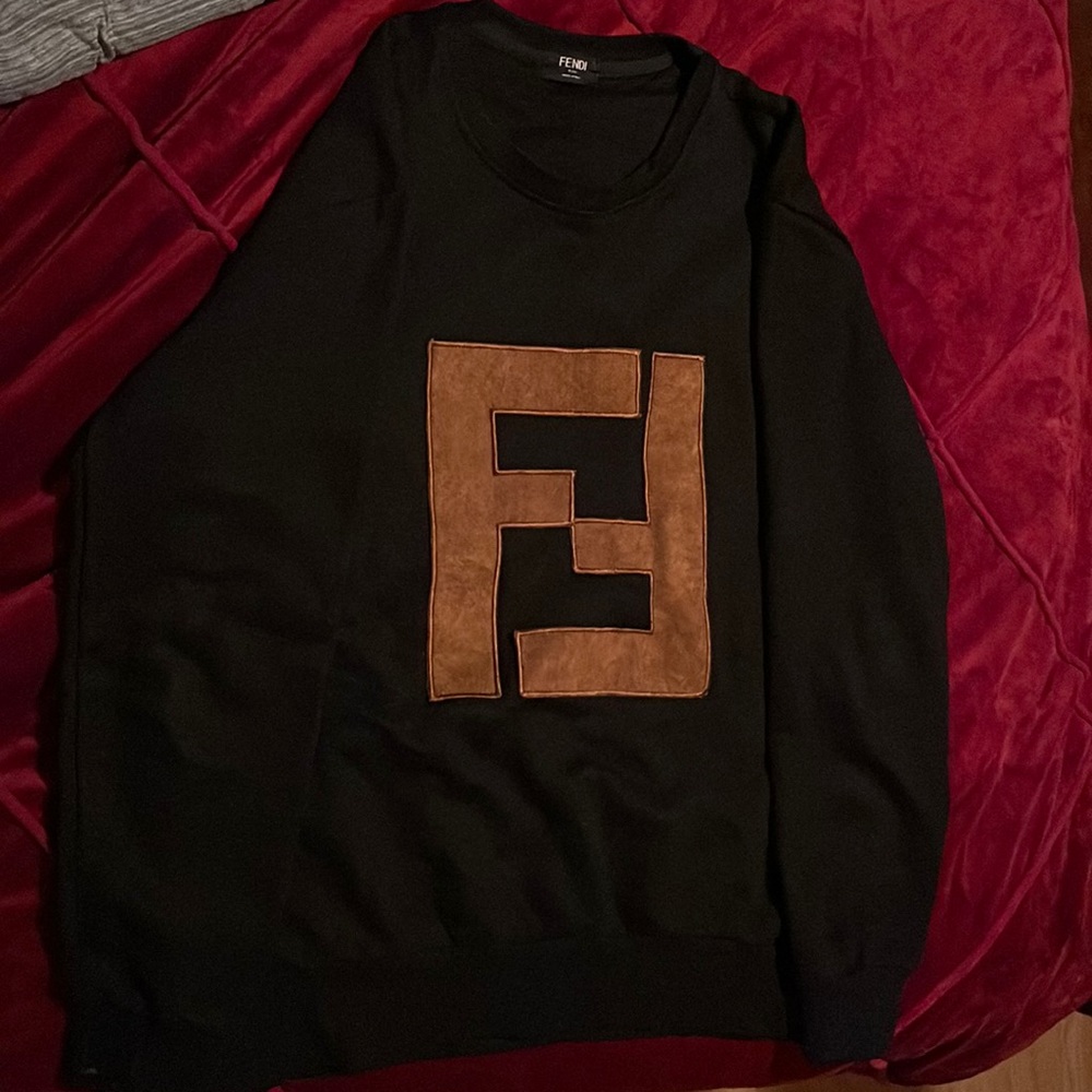 I’m selling a fendi sweater medium fix’s kinda slim.